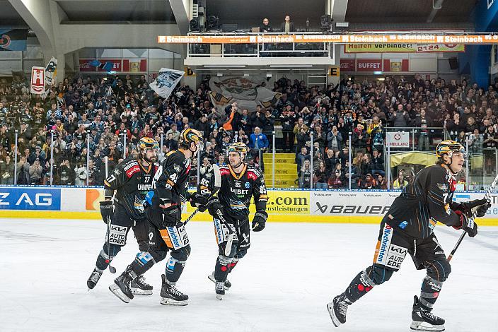 Die Steinbach Black Wings Linz feiern das Tor zum 3 zu 0, Steinbach Black Wings Linz vs Moser Medical Graz 99ers, Pre-Play-Offs, 3. Runde ICE Hockey League, Steinbach Black Wings Linz, Linz AG Eisarena 