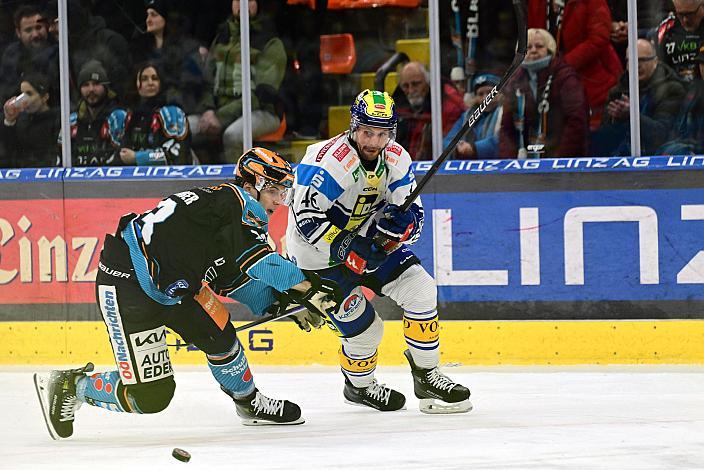 Patrick Söllinger (Steinbach Black Wings Linz), Alex Wall (EC iDM Wärmepumpen VSV)  Win2Day ICE Hockey League,  Steinbach Black Wings Linz vs EC iDM Wärmepumpen VSV,  Linz AG Eisarena 