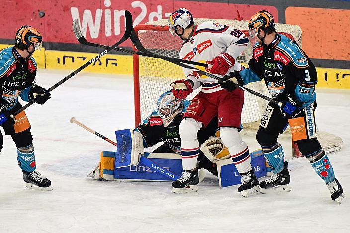  Tormann Rasmus Tirronen (Steinbach Black Wings Linz), Greg Moro (Steinbach Black Wings Linz) , Peter Hochkofler (EC Red Bull Salzburg),  Win2Day ICE Hockey League,  Steinbach Black Wings Linz vs EC Red Bull Salzburg,  Linz AG Eisarena 