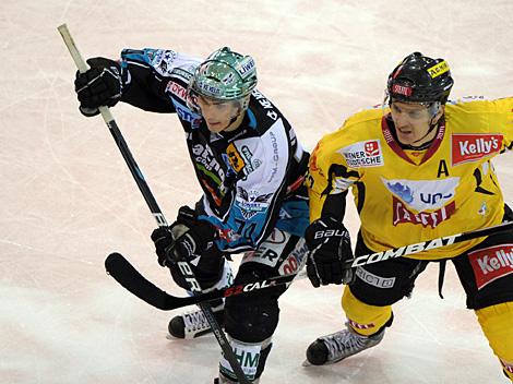 Daniel Oberkofler, Linz und Marcel Rodman, Vienna Capitals, UPC Vienna Capitals vs EHC Liwest Black Wings, Play Off -Viertelfinale, Spiel 2