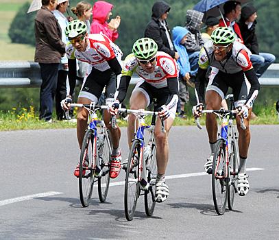 Josef Benetseder, Rene Weissinger und Reto Hollenstein alle Team Vorarlberg im Anstieg zur Bergwertung Kronberg an der Spitze des Feldes.