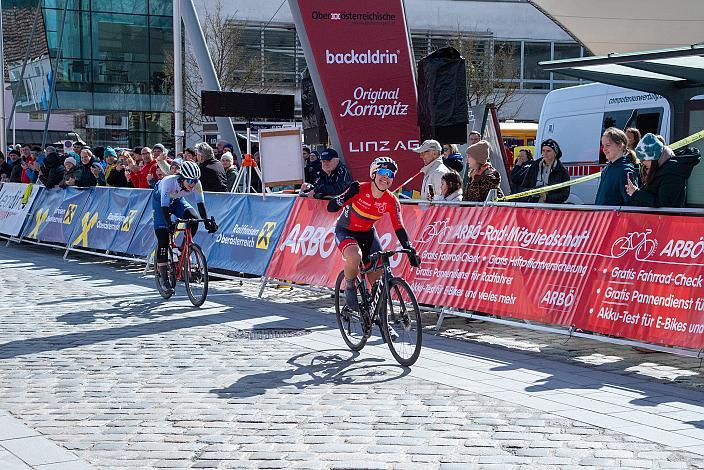 Damen 2. Platz Petra Zsanko (HUN, Arbö Rapso Knittelfeld), Siegerin Corinna Lechner (GER, Wheel Divas Cycling), 63. Saison Eroeffnung Leonding Damen Elite, Road Cyling League Austria