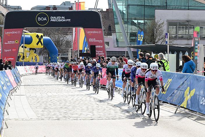 Peloton der Damen 65. Rad Saison Eroeffnungsrennen Leonding