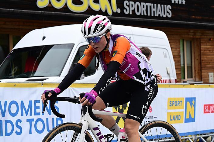 Malwina Mul (POL, MAT Atom Deweloper Wroclaw) im Gatorade Trikot der Gesamtführenden in der Punktewertung 02.06.2024. 4. Etappe, Waidhofen an der Ybbs. - Hochkar,  Sportland NOE WOMENS  KIDS Tour