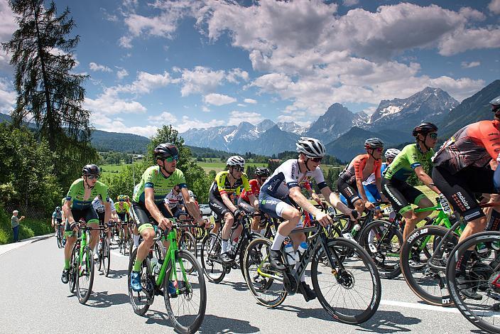 Das Peleton im Anstieg nach Vorderstoder, mit Rainer Kepplinger (AUT, Hrinkow Advarics), mit Michael Konczer (AUT, Hrinkow Advarics), St.Florian, Asten - Resort Hinterstoder, Höss, Int. Raiffeisen Oberösterreich Rundfahrt UCI Kat. 2.2