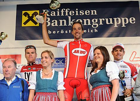 Der Tagessieger Markus Eibegger, AUT, Team Arboe Oesterreich am Podest. 2. Platz Markus Fothen, GER, Team NSP, 3. Stefan Kirchmair, AUT, Team Tyrol, Team Radland Tirol