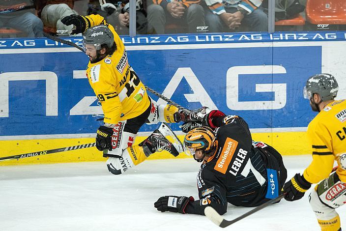 Dante Hannon (HC Pustertal Wölfe), Brian Lebler (Steinbach Black Wings Linz) Steinbach Black Wings Linz vs HC Pustertal Woelfe, 7. Runde ICE Hockey League, Steinbach Black Wings Linz, Linz AG Eisarena 