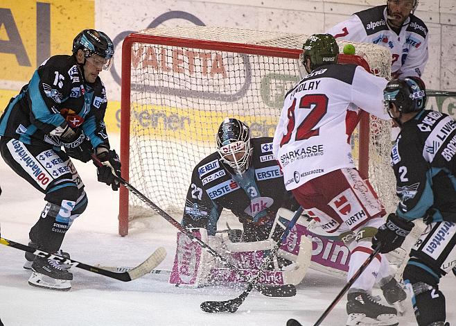 Tormann Michael Ouzas (EHC Liwest Black Wings Linz) klÃ¤rt vor Brett Findlay (HCB Suedtirol Alperia)  EHC Liwest Black Wings Linz vs HCB Suedtirol Alperia