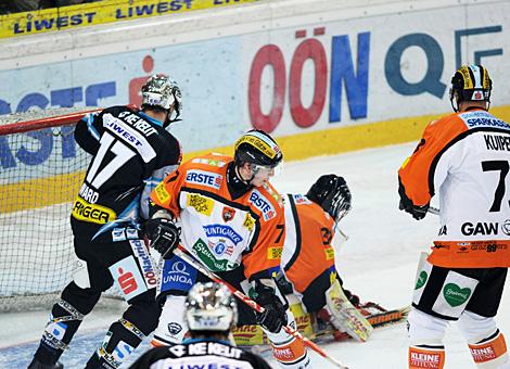 Jason Ward Liwest Black Wings Linz vs. Tormann Fabian Weinhandl EC Moser Medical Graz 99ers
