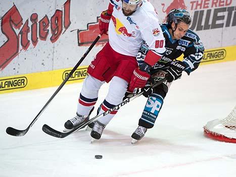 Fabio Hofer, Linz und Zdenek Kutlak, Salzburg, EHC Liwest Black Wings Linz vs EC Red Bull Salzburg