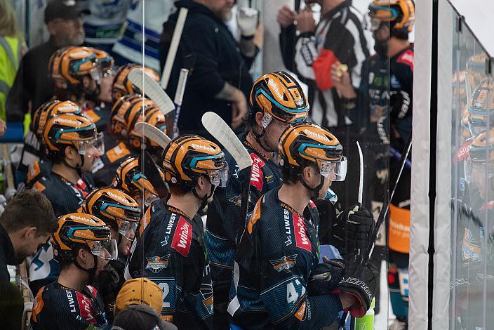 Das Team der Steinbach Black Wings Linz Steinbach Black Wings Linz vs EC IDM Wärmepumpen VSV, 2. Runde ICE Eishockey Liga, Linz AG Eisarena