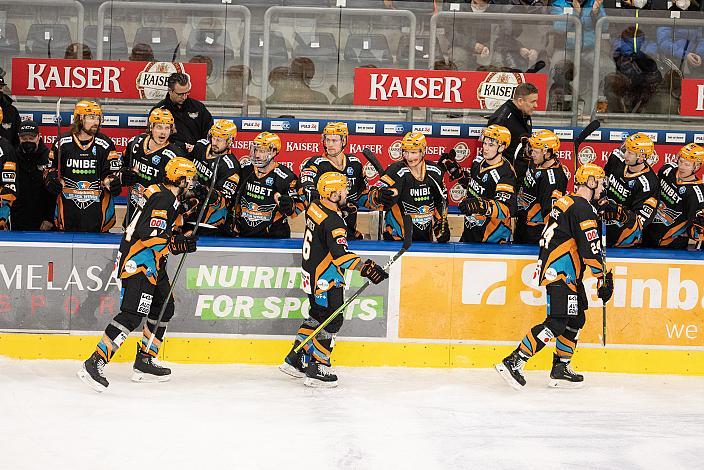 Linz feiert das 2 zu 1 Steinbach Black Wings Linz vs HC Tiwag Innsbruck - Die Haie, bet-at-home ICE Hockey League