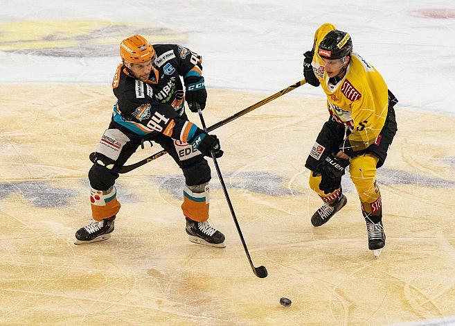 Dragan Umicevic (Steinbach Black Wings 1992), Dominic Hackl (spusu Vienna Capitals) Black Wings Linz vs Spusu Vienna Capitals, Eishockey, Bet at Home ICE Hockey League