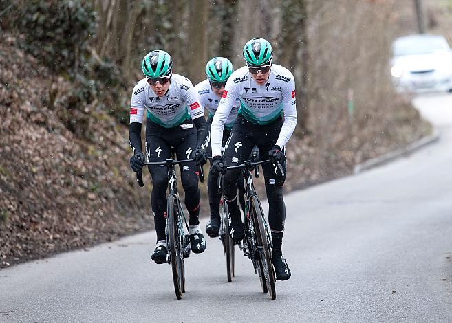 v.l. Cian Uijtdebroeks (BEL, Team Auto Eder), Emil Herzog (GER, Team Auto Eder) , Junioren, Radliga, 60. Radsaison-Eröffnungsrennen Leonding, Oberösterreich 