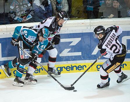 Patrick Spannring (EHC Liwest Black Wings Linz) und Martin Podesva (HC Orli Znojmo), EHC Liwest Black Wings Linz vs HC Orli Znojmo, 6. Semifinale