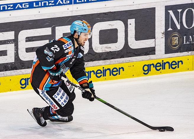 Im Bild: Hunter Fejes (EHC Liwest Black Wings Linz)  Eishockey,  EHC Liwest Black Wings Linz vs Hydro Fehervar AV 19