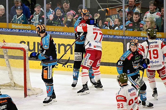 Raphael Wolf (Steinbach Black Wings Linz), Pascal Brunner (HCB Suedtirol Alperia) Win2Day ICE Hockey League,  Steinbach Black Wings Linz vs HCB Suedtirol Alperia ,  Linz AG Eisarena 