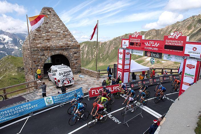 Das Peleton im Anstieg im Ziel am Fuscher Törl,  4. Etappe, Radstadt - Fuscher Törl, 71. Österreich Rundfahrt, Tour of Austria (UCI 2.1)