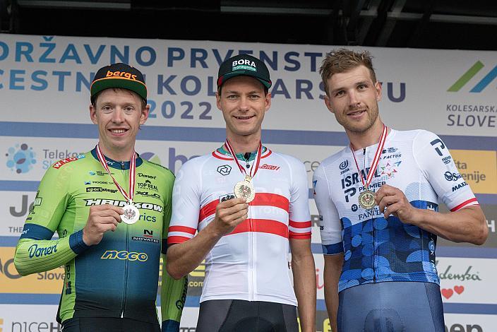 Das Siegerpodest v.l. 2. Platz Rainer Kepplinger (AUT, Hrinkow Advarics), Sieger Felix Grossschartner (AUT, Bora - Hansgrohe)  Elite Herren, 3. Platz Matthias Brändle (AUT, Israel Premier-Tech), Österreichische Meisterschaft Einzelzeitfahren, Novo Mesto, Slowenien