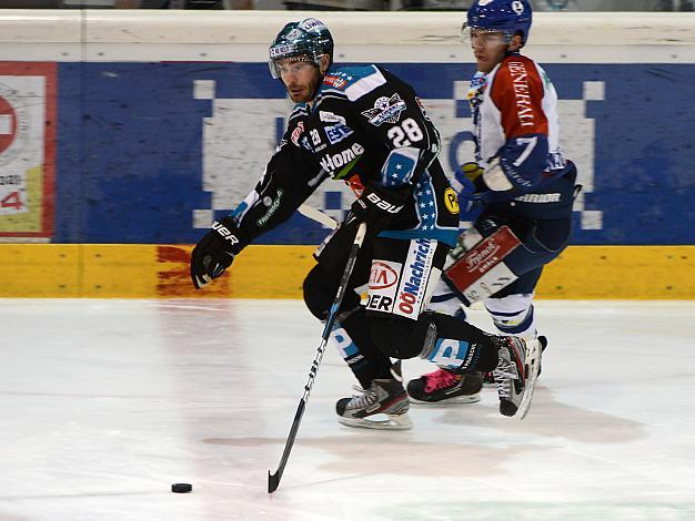 Mike Ouellette, Linz und Adam Naglich, Zagreb, EHC Liwest Black Wings Linz vs KHL Medvescak Zagreb