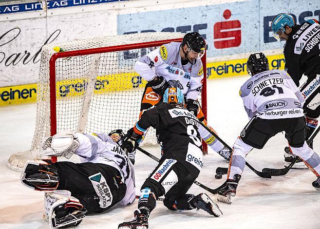 Im Bild: Tormann Juha Johannes JÃ¤rvenpÃ¤Ã¤ (Dornbirn Bulldogs), Rick Schofield (EHC Liwest Black Wings Linz), Eishockey,  EHC Liwest Black Wings Linz vs Dornbirn Bulldogs