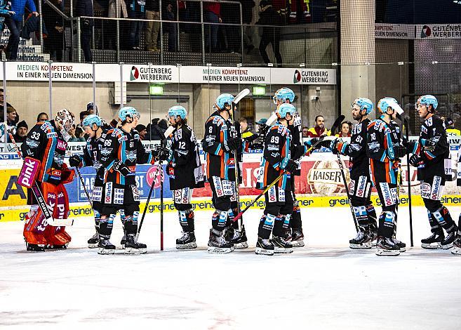 Im Bild: Linz feiert den Heimsieg. Eishockey,  EHC Liwest Black Wings Linz vs HC Orli Znojmo