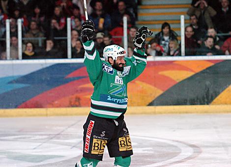 #9 Raffaele Intranuovo, Stuermer, Olimpija Ljubljana jubelt ueber sein Tor gegen Salzburg.