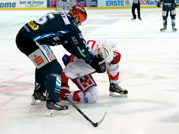 Matthias Iberer, Linz boxt Sebastian Piche, Bozen, EHC Liwest Black Wings Linz vs HCB Suedtirol, Bozen