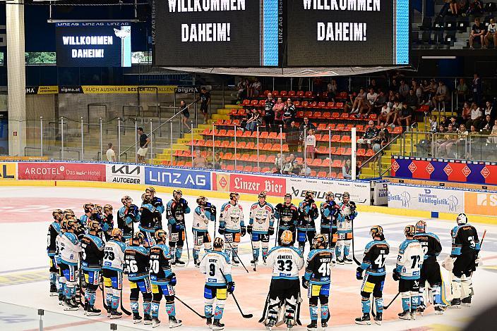 Das Team der Steinbach Black Wings Linz (Steinbach Black Wings Linz) Erstes Eistraining, Steinbach Black Wings Linz , Linz AG Eisarena 