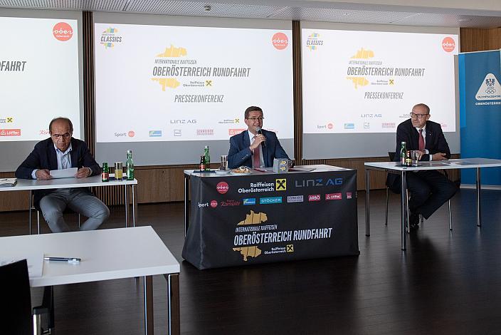 v.l. Paul Resch (Präsident LRV Oberösterreich), Wirtschafts- und Sport-Landesrat Markus Achleitner (Oberösterreich), Dr. Bernhard Marckhgott (Raiffeisen OÖ), Pressekonferenz Int. Raiffeisen Oberösterreich Rundfahrt (UCI Kat. 2.2)