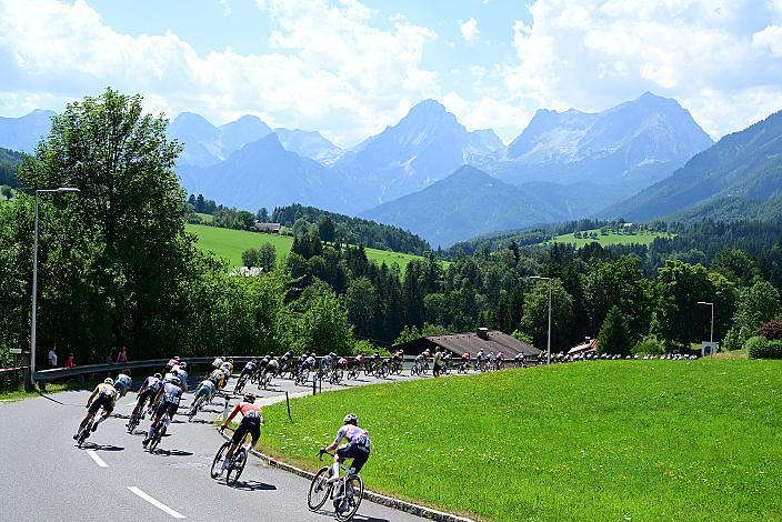 Das Peloton in der Region Steyr, Pyhrn Priel, 4. Etappe von Steyr nach Steyr, 170,5km, Lidl Tour of Austria