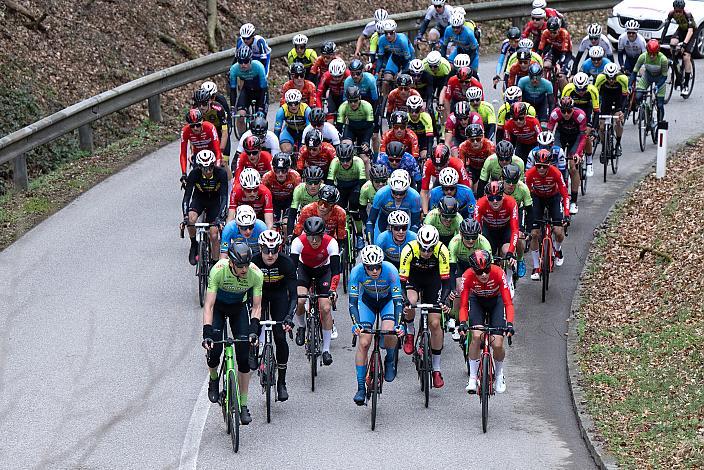 Das Peleton in Leonding, Herren Elite, U23, Radliga, 62. Radsaison-Eröffnungsrennen Leonding, Oberösterreich