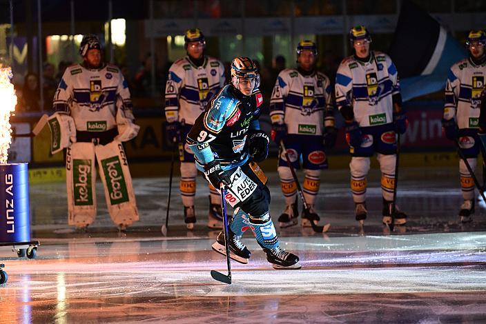 Luka Maver (Steinbach Black Wings Linz) Win2Day ICE Hockey League,  Steinbach Black Wings Linz vs EC iDM Wärmepumpen VSV,  Linz AG Eisarena 