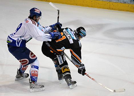 Philipp Lukas Liwest Black Wings Linz und Stefan BAcher EC VSV