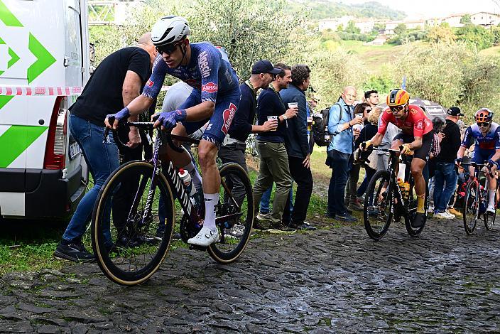 Tobias Bayer (AUT, Alpecin-Deceuninck) in der Mauer von Tisa, Magnus Kort (DEN, Uno-X Mobility) Veneto Classic, Soave - Bassano del Grappa,, Veneto