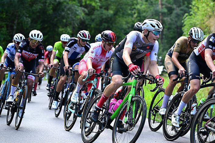 Das Peloton mit Valentin Poschacher (AUT, Regionalteam Oberösterreich) 2. Etappe Sarleinsbach - Sarleinsbach, Int. Oberösterreichische Versicherung OÖ Junioren Oberösterreich Rundfahrt