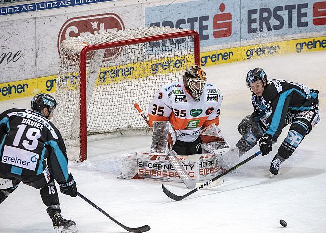 Michael Davies (EHC Liwest Black Wings Linz), Tormann Robin Rahm (Moser Medical Graz 99ers), Stefan Gaffal (EHC Liwest Black Wings Linz) Spiel 6, EHC Liwest Black Wings Linz - Graz 99ers, Play Offs, Viertelfinale