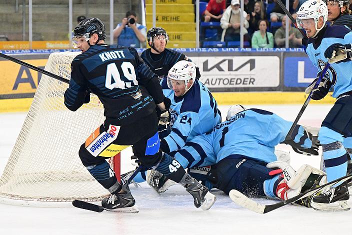Graham Knott (Steinbach Black Wings Linz) , Tormann Dylan Ferguson (HK Nitra) Steinbach Black Wings Linz - HK Nitra (SVK), Linz AG Eisarena 
