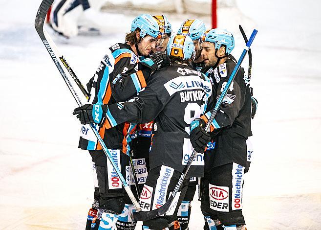 Im Bild: Linz feiert das 3 zu 0, Eishockey,  EHC Liwest Black Wings Linz vs Hydro Fehervar AV 19