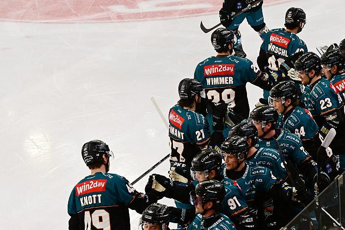Die Steinbach Black Wings Linz feiern das Tor zum 1 zu durch Brady Shaw (Steinbach Black Wings Linz), 4. Runde ICE, Steinbach Black Wings Linz vs Pioneers Vorarlberg, Linz AG Eisarena 