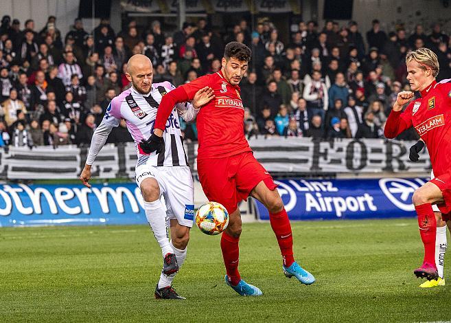 Im Bild: Gernot Trauner (LASK Linz), Sinan Bakis (FC Flyeralarm Admira),  Fussball LASK vs Cashpoint FC Flyeralarm Admira