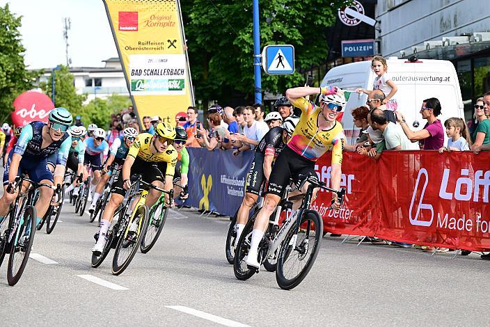 Zielsprint 2. Platz Valentin Hofer (AUT, Bahrain Victorious Development Team), Sieger Kilian Feurstein (AUT, Team Vorarlberg), 3. Etappe Asten - Bad Schallerbach, Oberösterreich Rundfahrt