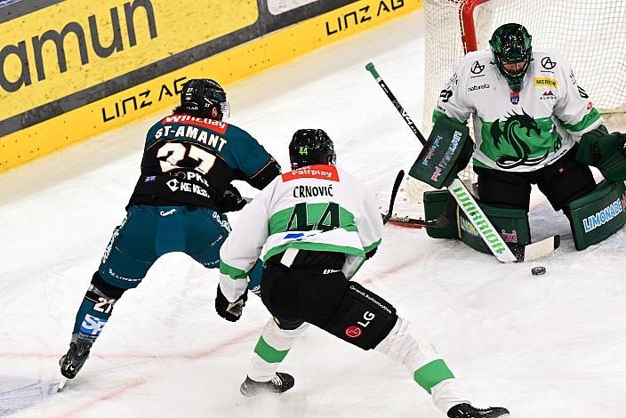 Shawn St.Amant (Steinbach Black Wings Linz) erzielt das 1 zu 0 gegen Tormann Lukas Horak (HK Olimpija Ljubljana), 3. Runde ICE, Steinbach Black Wings Linz vs Olimpija Ljubljana, Linz AG Eisarena 