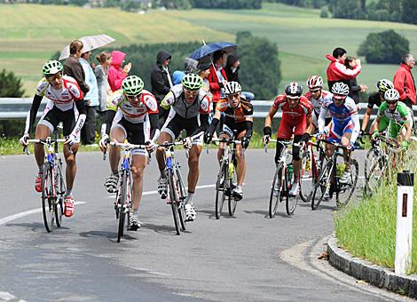 Josef Benetseder, Rene Weissinger und Reto Hollenstein alle Team Vorarlberg im Anstieg zur Bergwertung Kronberg an der Spitze des Feldes.