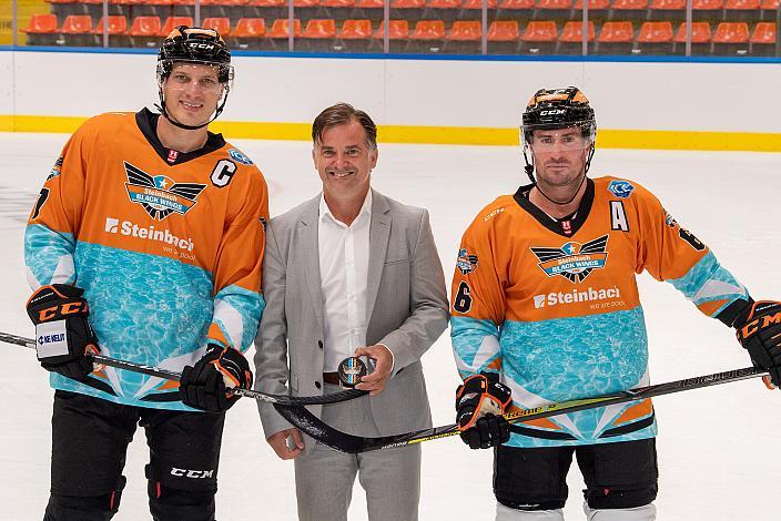 v.l. Brian Lebler (Steinbach Black Wings Linz), Präsident Peter Nader (Steinbach Black Wings Linz), Rafael Rotter (Steinbach Black Wings Linz) Steinbach Black Wings Linz , Heiss auf Eis