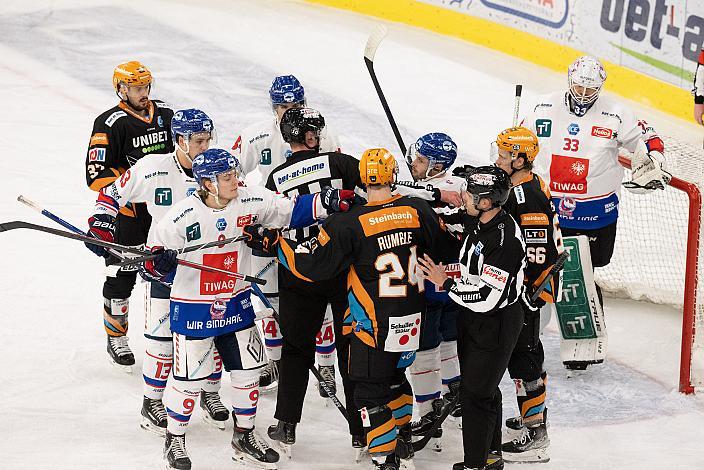 Getümmel vor dem Innsbrucker Tor, Chris Rumble (Steinbach Black Wings Linz) Steinbach Black Wings Linz vs HC Tiwag Innsbruck - Die Haie, bet-at-home ICE Hockey League