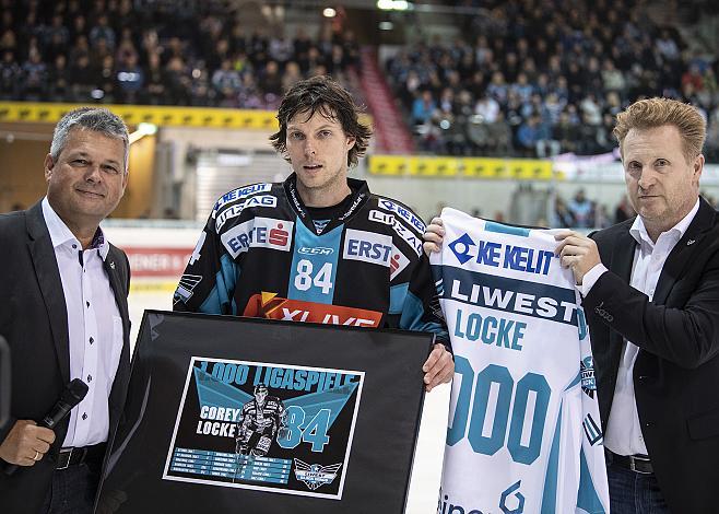 v.l. PrÃ¤sident Ing. Peter Freunschlag (EHC Liwest Black Wings Linz), Corey Locke (EHC Liwest Black Wings Linz), Martin Liedl,  EHC Liwest Black Wings Linz vs Dornbirn Bulldogs