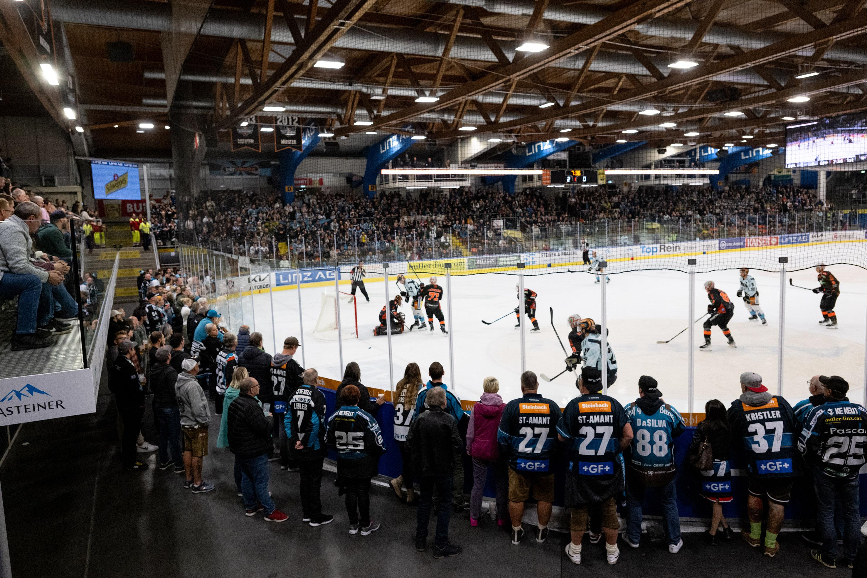 Oktoberfest, Steinbach Black Wings Linz vs Moser Medical Graz 99ers, Linz AG Eisarena