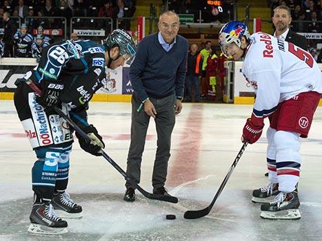 Ehrenbully, EHC Liwest Black Wings Linz vs EC Red Bull Salzburg