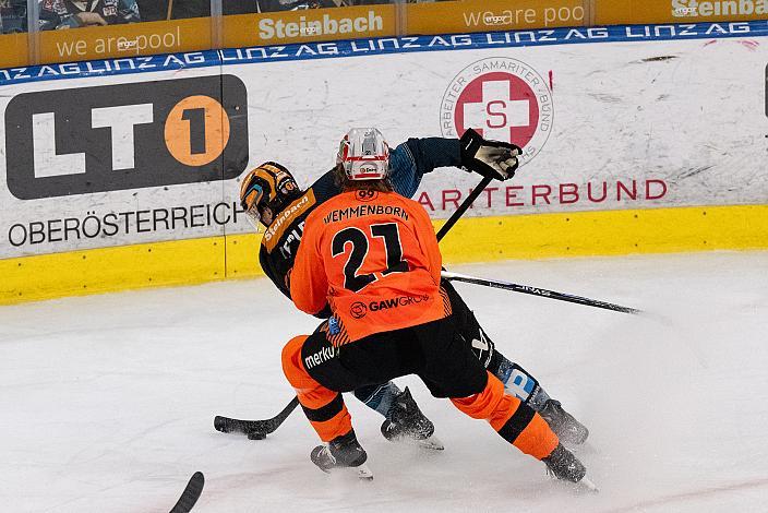 Brian Lebler (Steinbach Black Wings Linz), Axel Wemmenborn (Moser Medical Graz 99ers) Steinbach Black Wings Linz vs Moser Medical Graz 99ers , Linz AG Eisarena